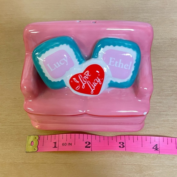 Iconic I Love Lucy Collectible Ceramic Reto-Inspired Couch Salt or Pepper Shaker - Picture 7 of 12